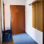 Ferienwohnungen-neue-tiefe-wohnung-kleiderbuegel Daire