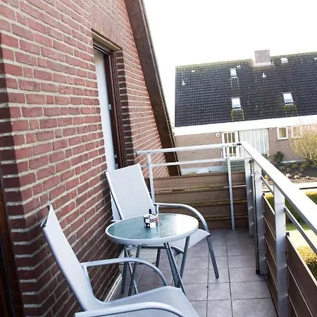Ferienwohnungen-neue-tiefe-wohnung-kleiderbuegel * Neue Tiefe Fehmarn